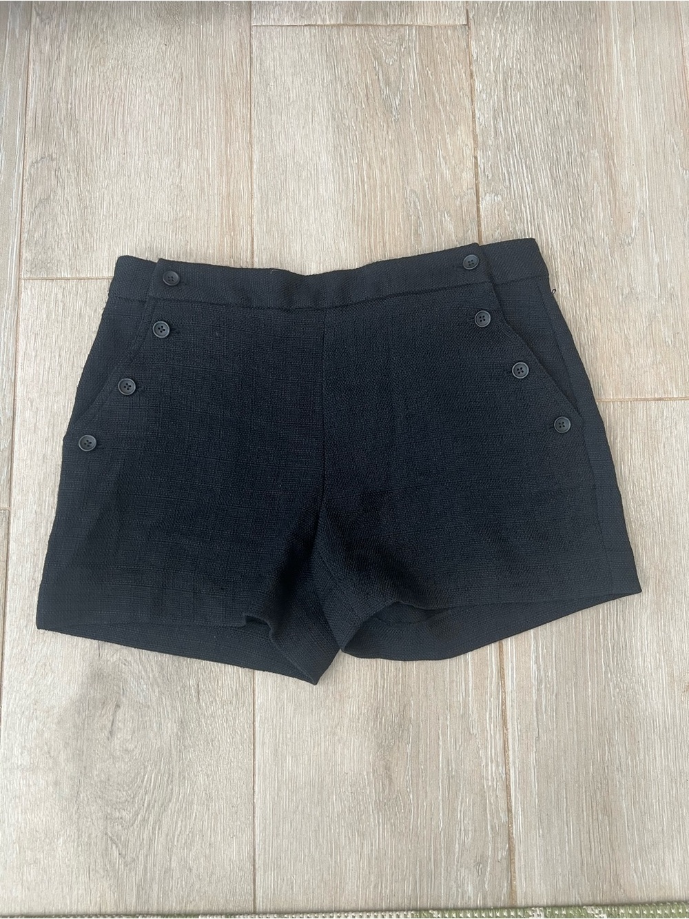 Banana Republic Classic Black Button-Front Women's Shorts, size 6